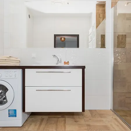 Jantar Lighthouse Port דירה